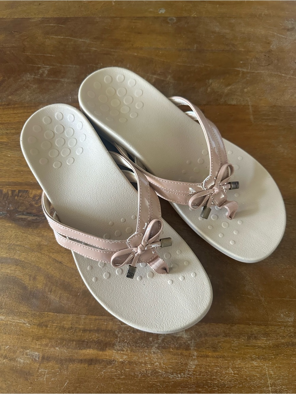 Vionic Bella Women’s Beige Tan Patent Bow Thong Sandals - Casual‎ Comfort 7